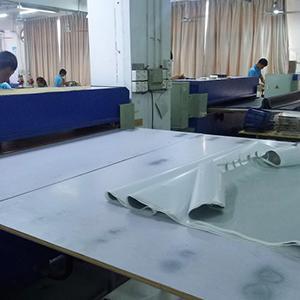 スマホケース締め金の接着
